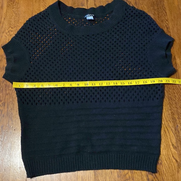 Venus Small Black Crocheted Short Sleeve Banded Bottom Sweater - Picture 4 of 8